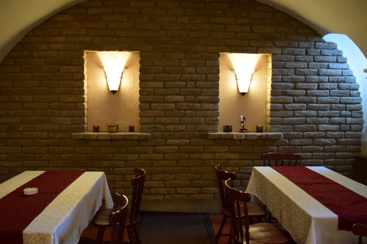 Dvorac Fantast Bed & Breakfast Bečej Екстериор снимка
